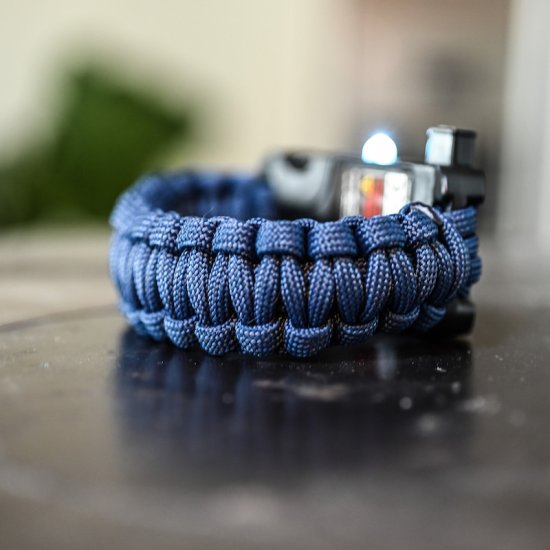 Överlevnadsarmband - Survival - Klicka på bilden för att stänga